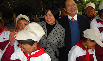 合創(chuàng)集團.支援四川.捐贈關愛行動